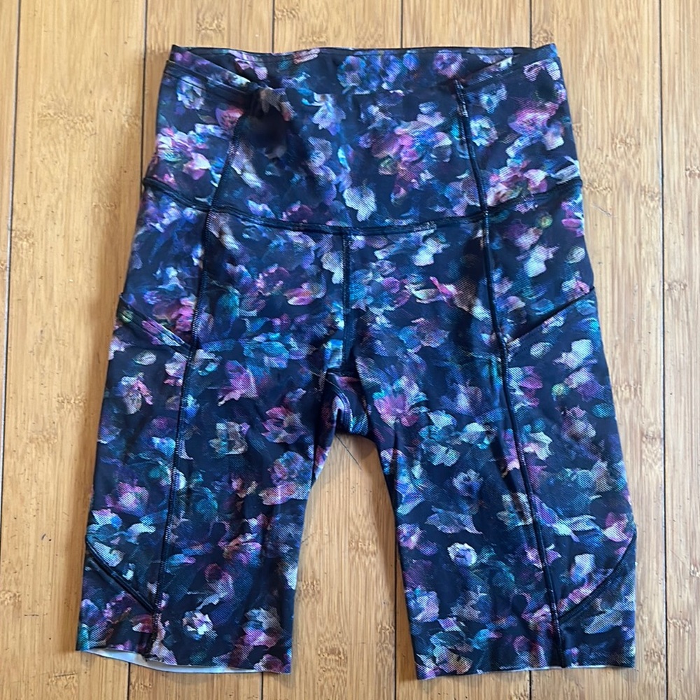 Lululemon Biker Shorts | Floral Black, Silver & Blue